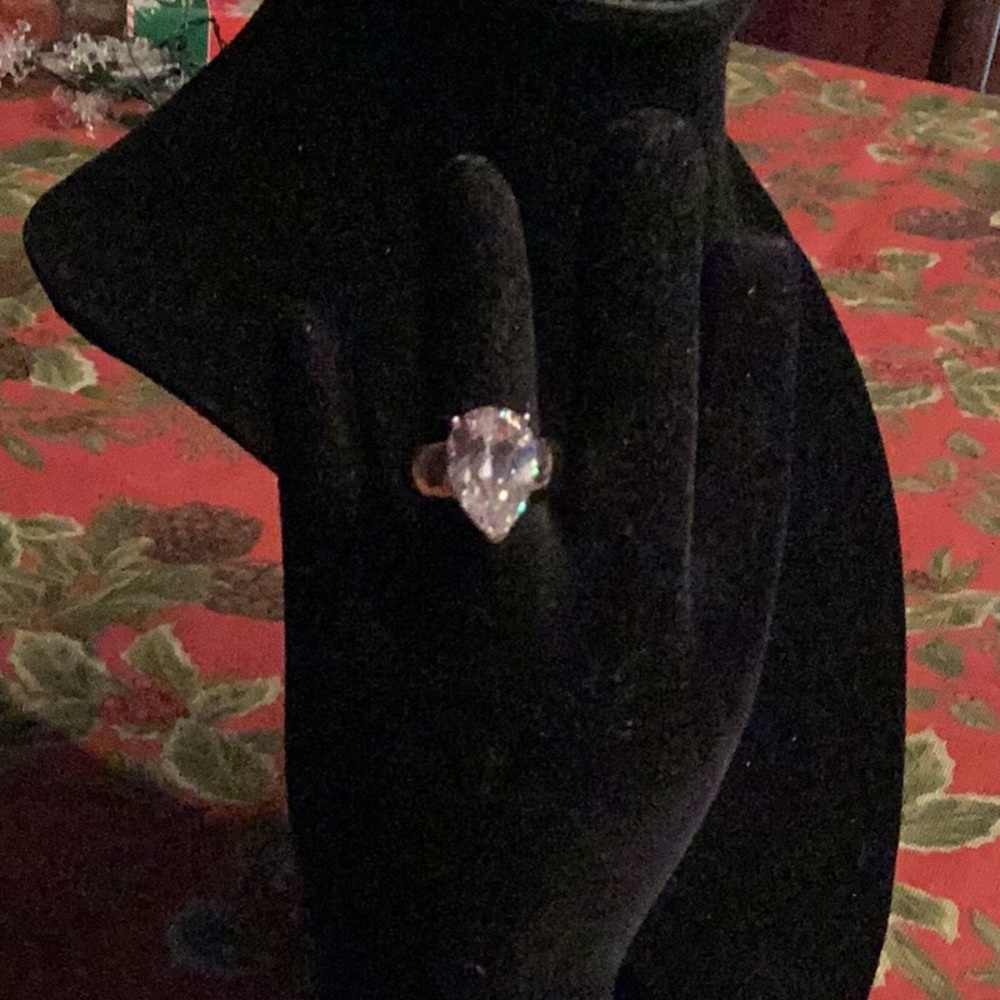 Beautiful sterling silver cocktail ring